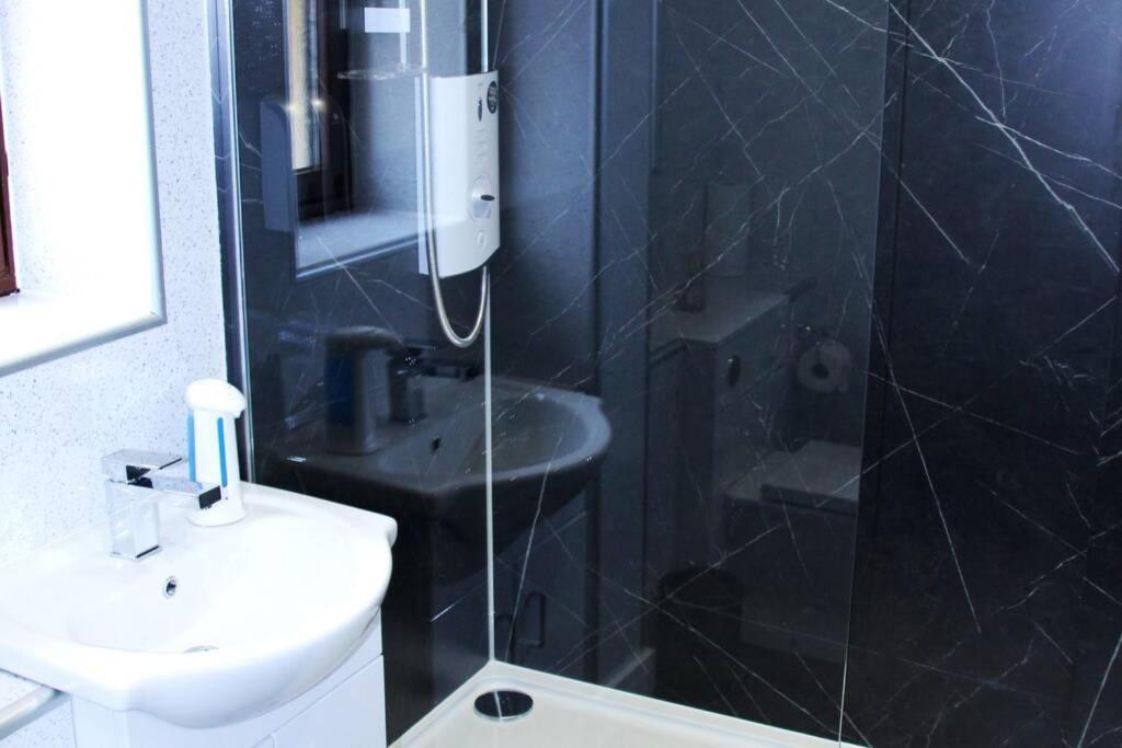 Premium Ground Floor Apartment, Near Fort William Town Centre Esterno foto